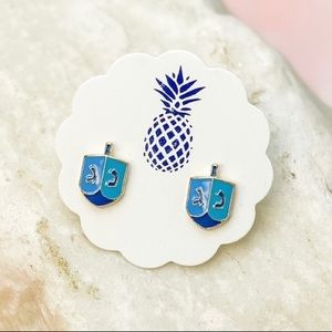 Dreidel earrings for hannukah!